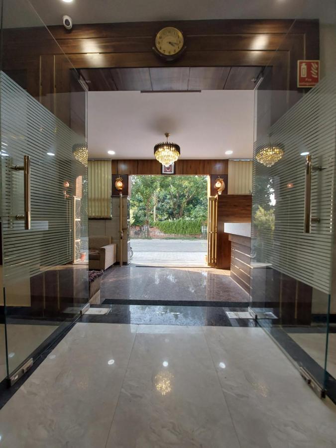 Taj Nice Point Manage By Taj Sunrise Group Agra  Exterior foto