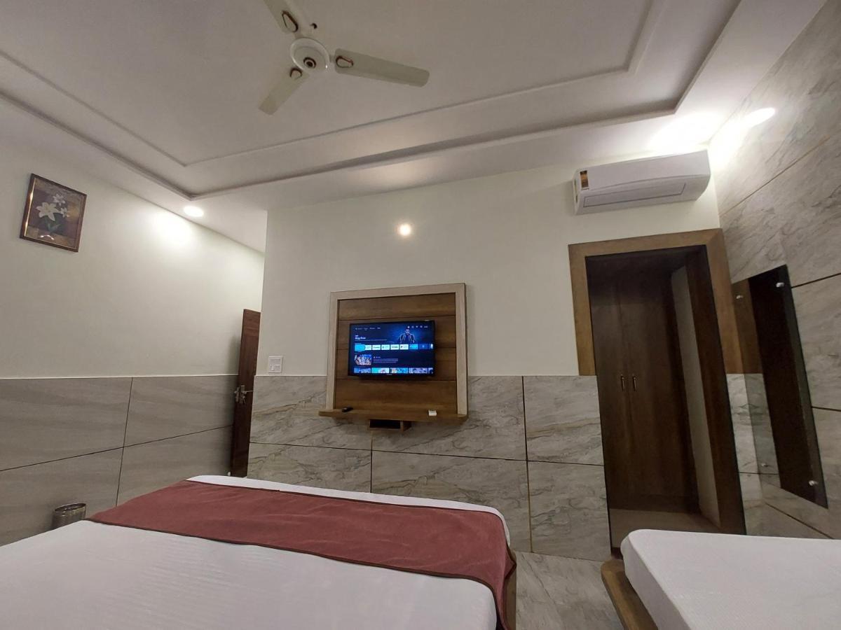 Taj Nice Point Manage By Taj Sunrise Group Agra  Exterior foto