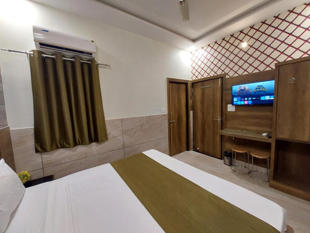 Taj Nice Point Manage By Taj Sunrise Group Agra  Exterior foto