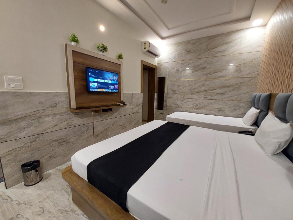 Taj Nice Point Manage By Taj Sunrise Group Agra  Exterior foto
