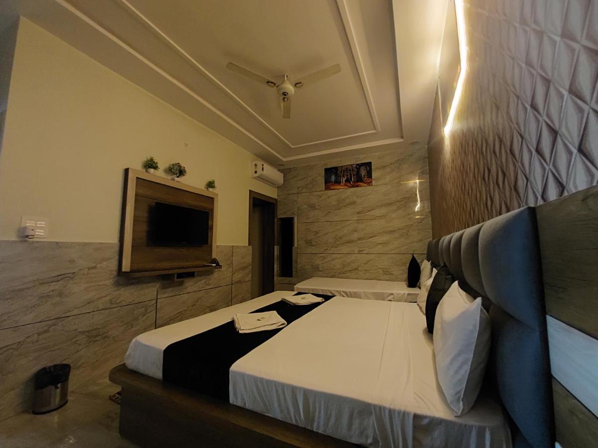 Taj Nice Point Manage By Taj Sunrise Group Agra  Exterior foto