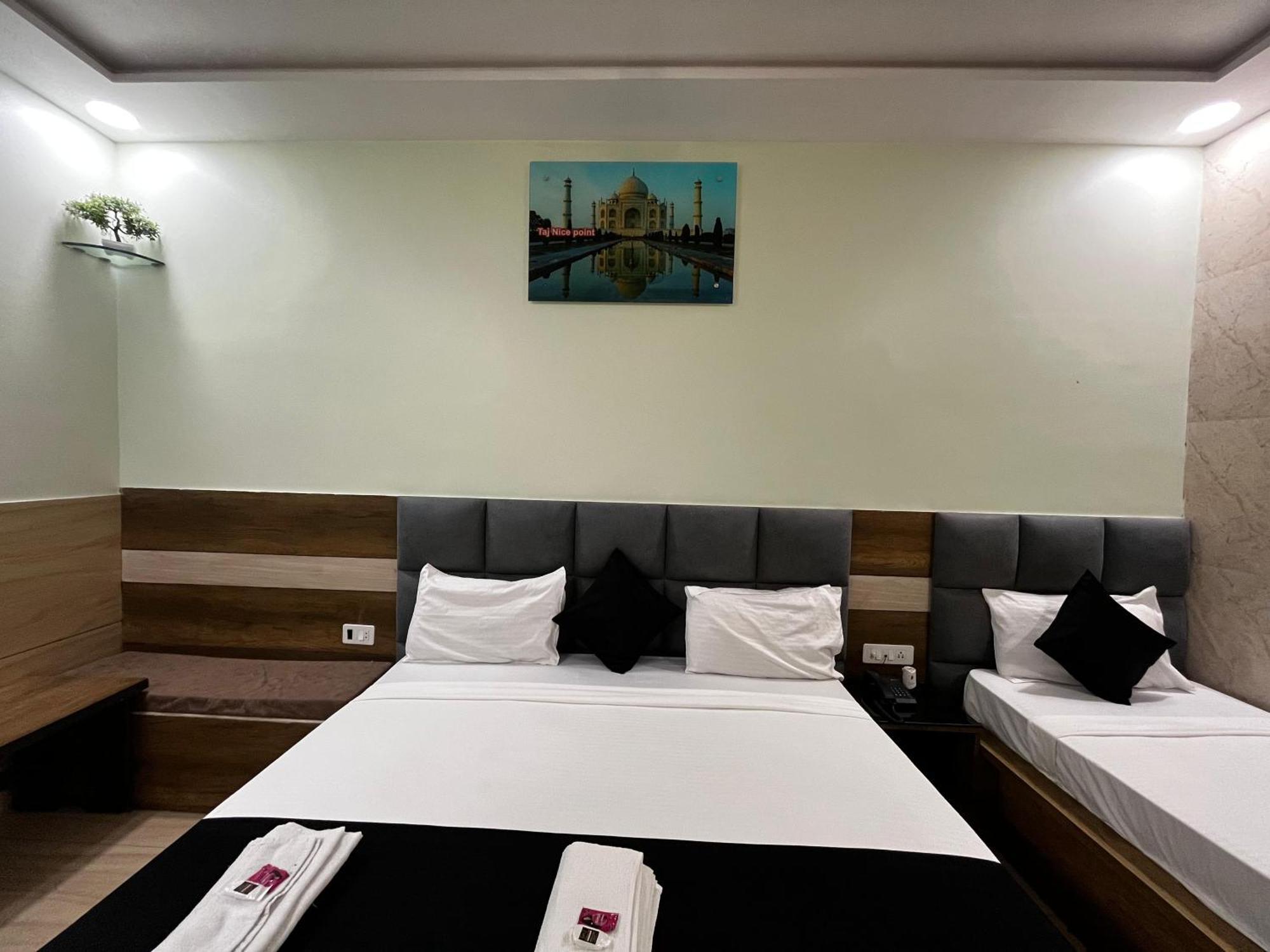 Taj Nice Point Manage By Taj Sunrise Group Agra  Exterior foto