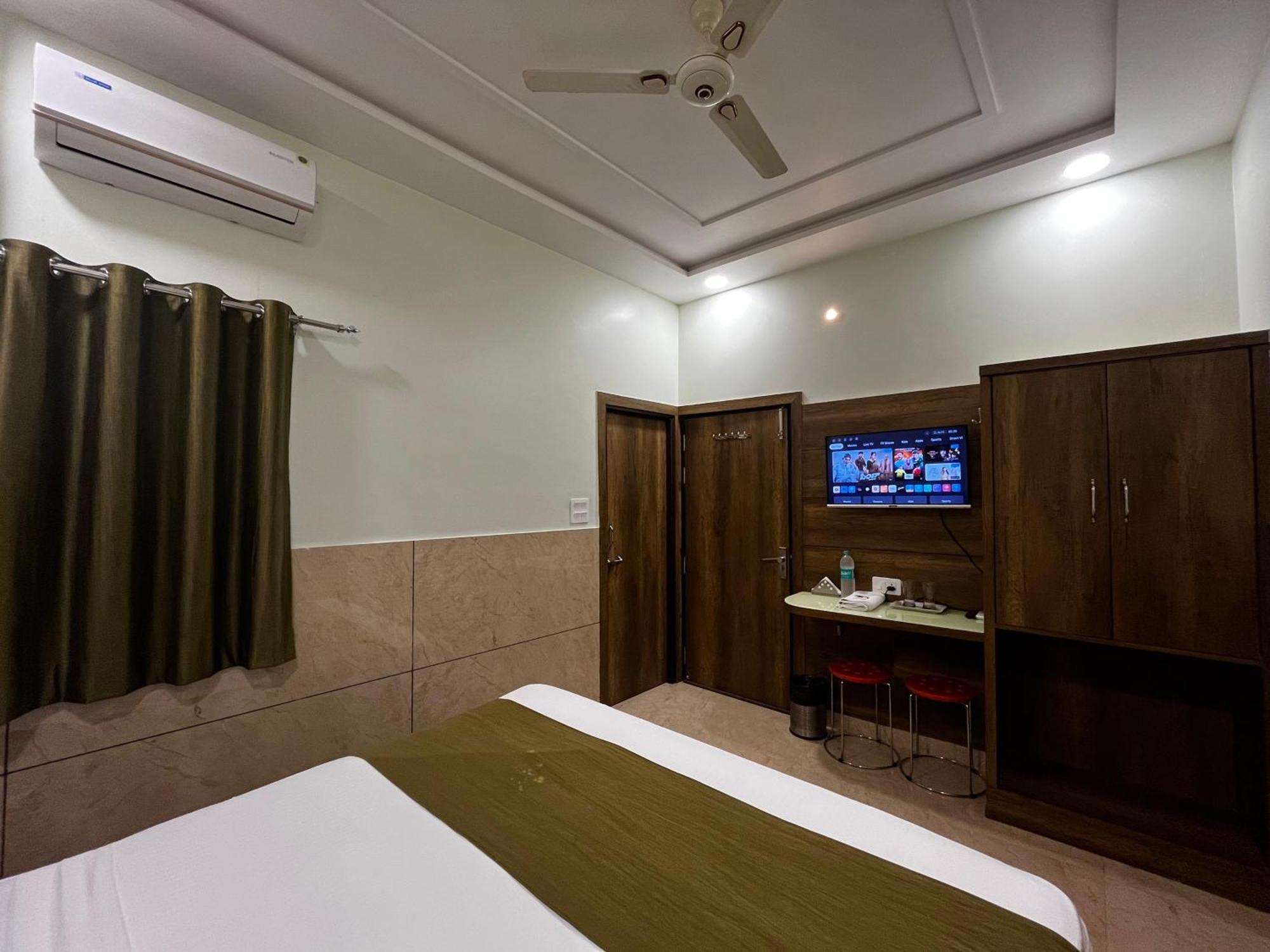 Taj Nice Point Manage By Taj Sunrise Group Agra  Exterior foto