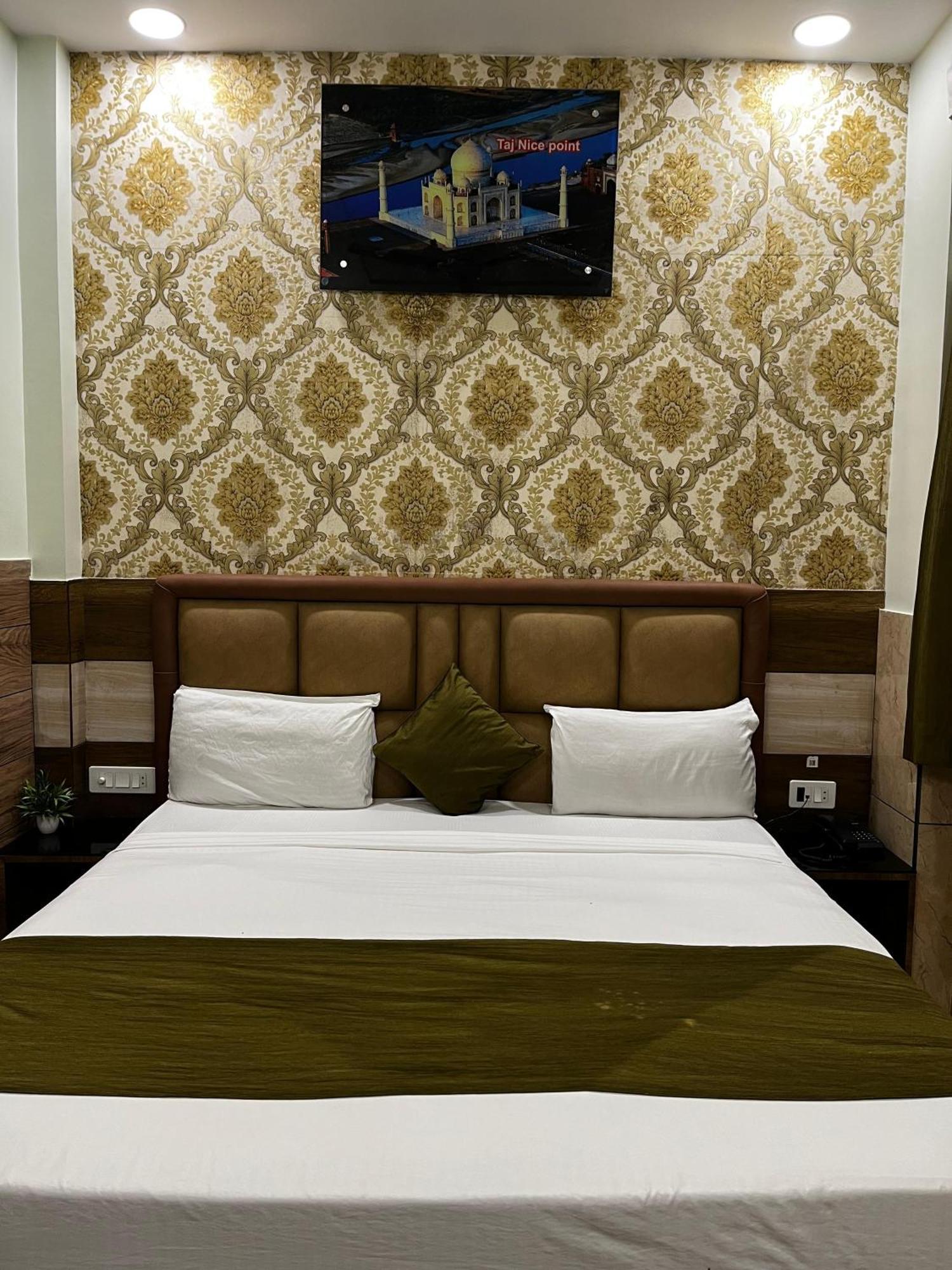 Taj Nice Point Manage By Taj Sunrise Group Agra  Exterior foto