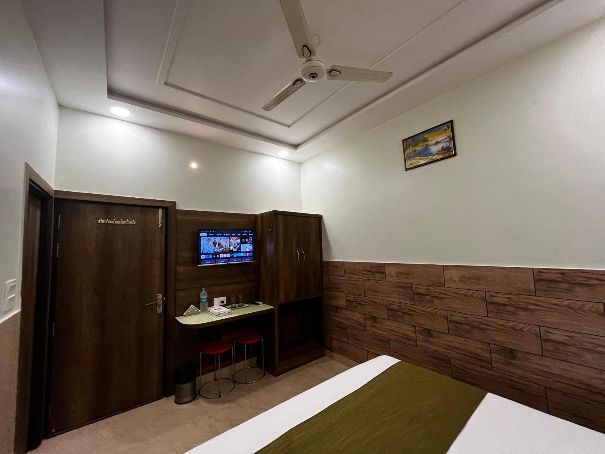 Taj Nice Point Manage By Taj Sunrise Group Agra  Exterior foto