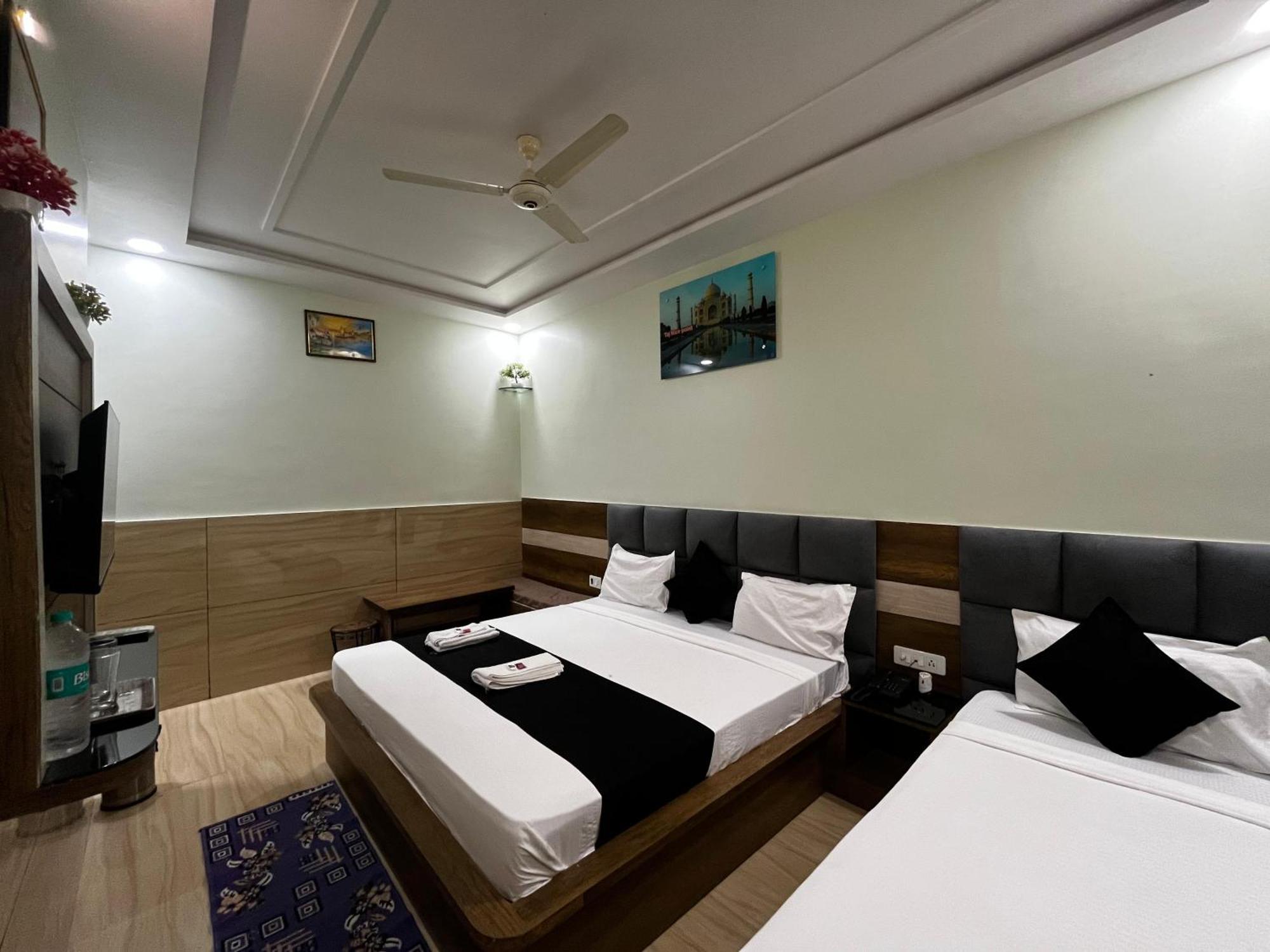 Taj Nice Point Manage By Taj Sunrise Group Agra  Exterior foto