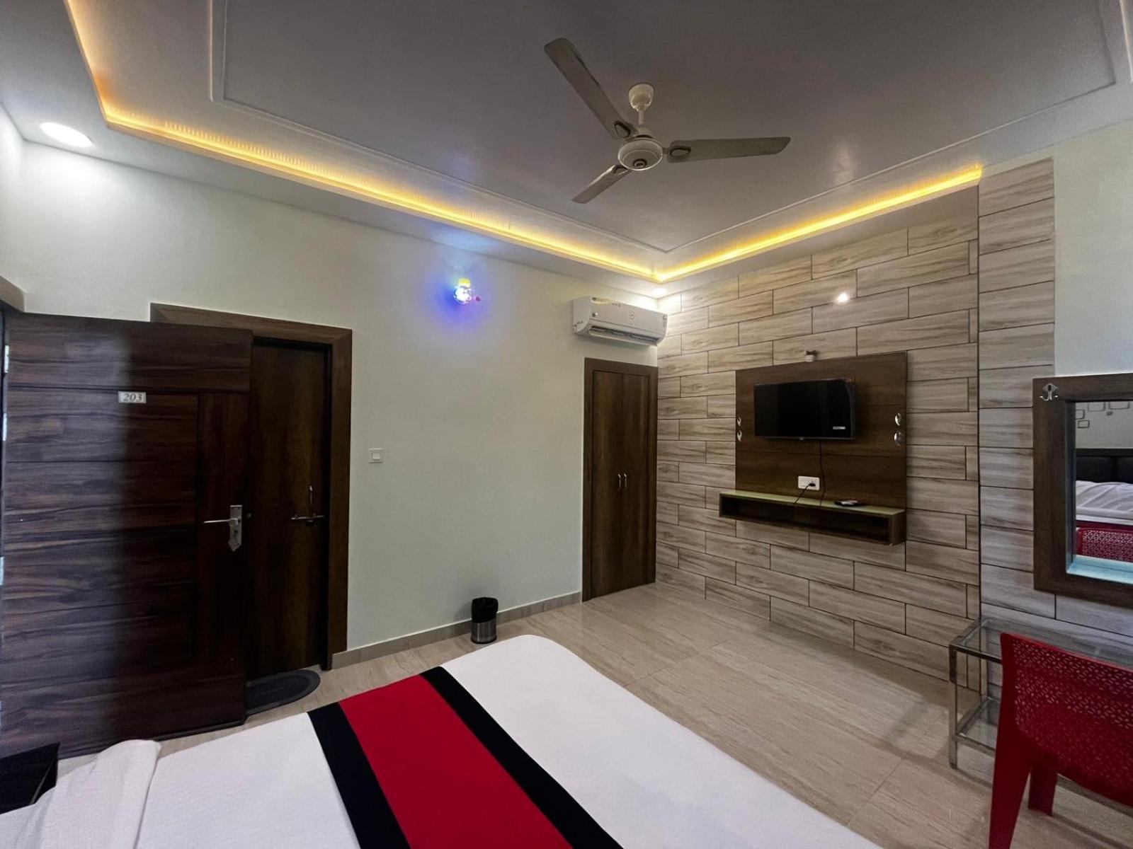 Taj Nice Point Manage By Taj Sunrise Group Agra  Exterior foto
