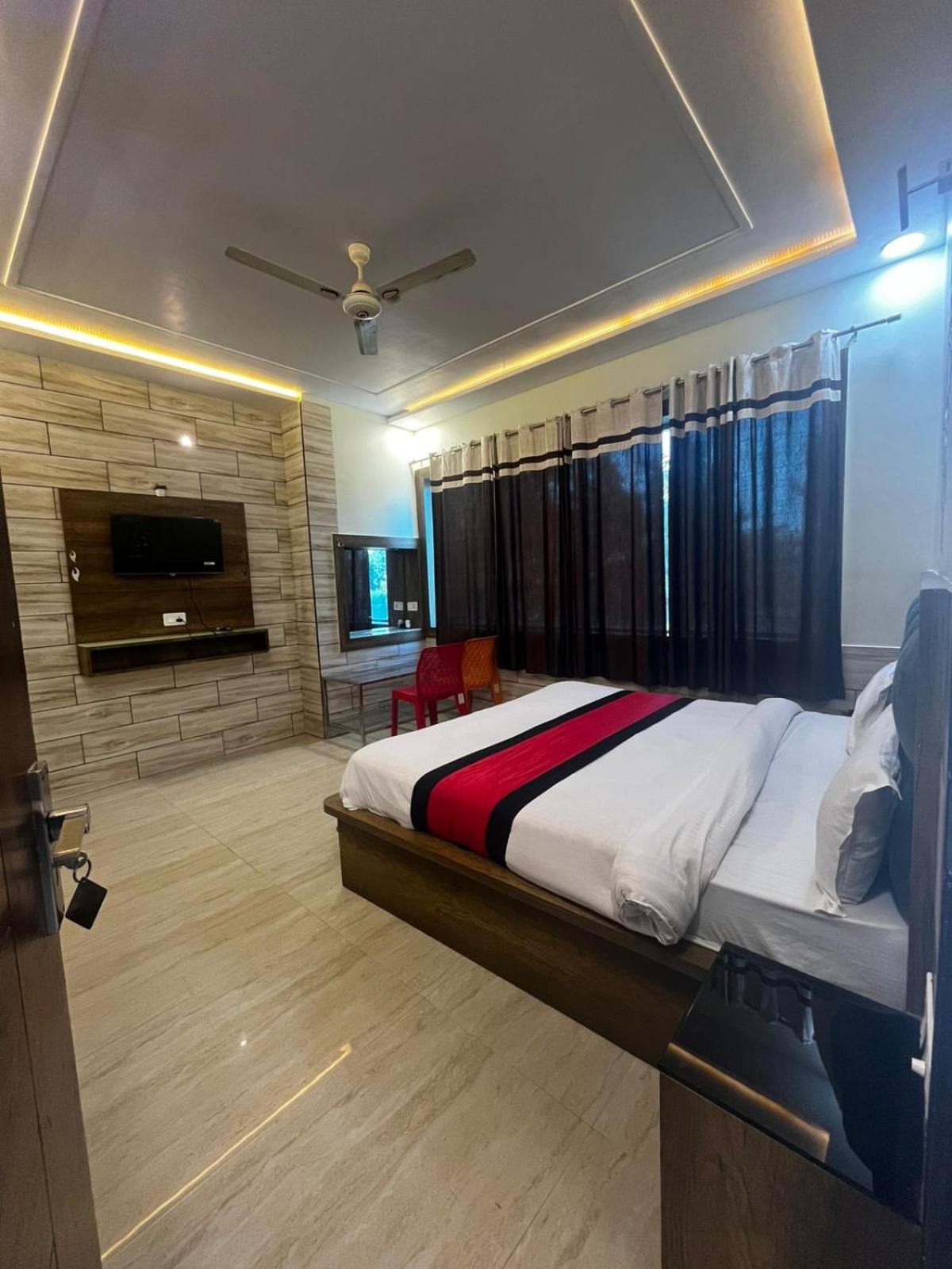 Taj Nice Point Manage By Taj Sunrise Group Agra  Exterior foto